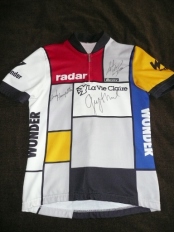 1985 La Vie Claire jersey signed by Bauer, Hampsten and LeMond